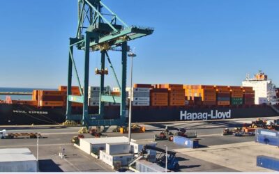 We celebrate the recent operation at the South Quay of the vessel Seoul Express, from the shipping company Hapag-Lloyd AG, a container ship 294 meters in length with a capacity of 5,000 TEUs.