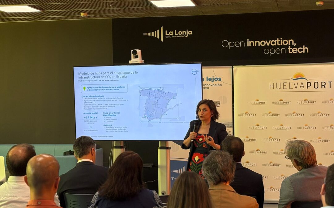 Enagás presenta su modelo de hubs de CO2, en colaboración con la Asociación HuelvaPort y la Autoridad Portuaria de Huelva, ante empresas del tejido industrial de nuestro hinterland